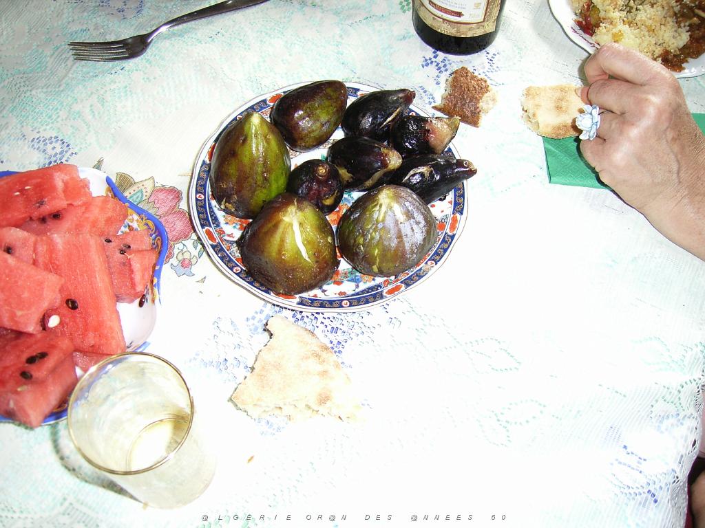 103-ORAN-Juin06-repas chez Hamidou.jpg - Unicode